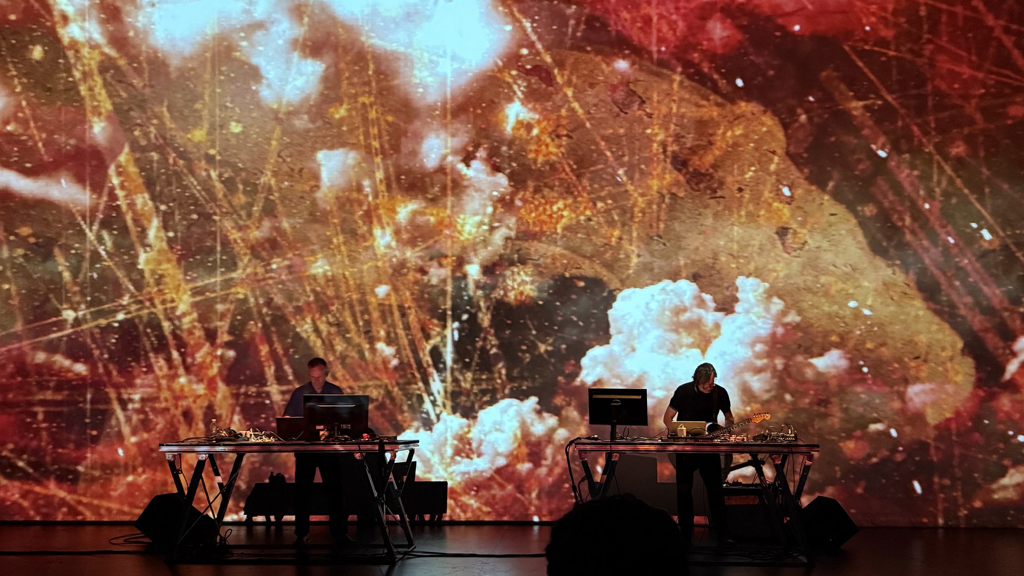 SONS, TEXTURAS, VIBRAÇÕES