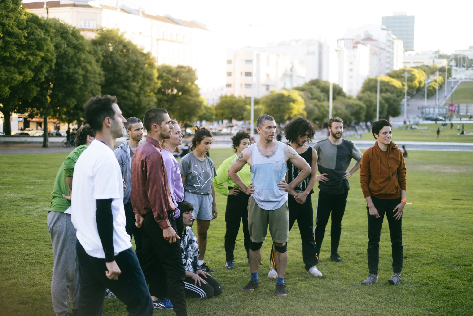 BORIS CHARMATZ| [TERRAIN] LISBOA | 23 JUN - 3 JUL 2022
O coreógrafo francês Boris Charmatz leva a dança ao espaço público e desafia-nos a participar em workshops, aquecimentos com bailarinos, conversas ou só a assistir a ensaios públicos.
Fotografias de Vera Marmelo - Culturgest