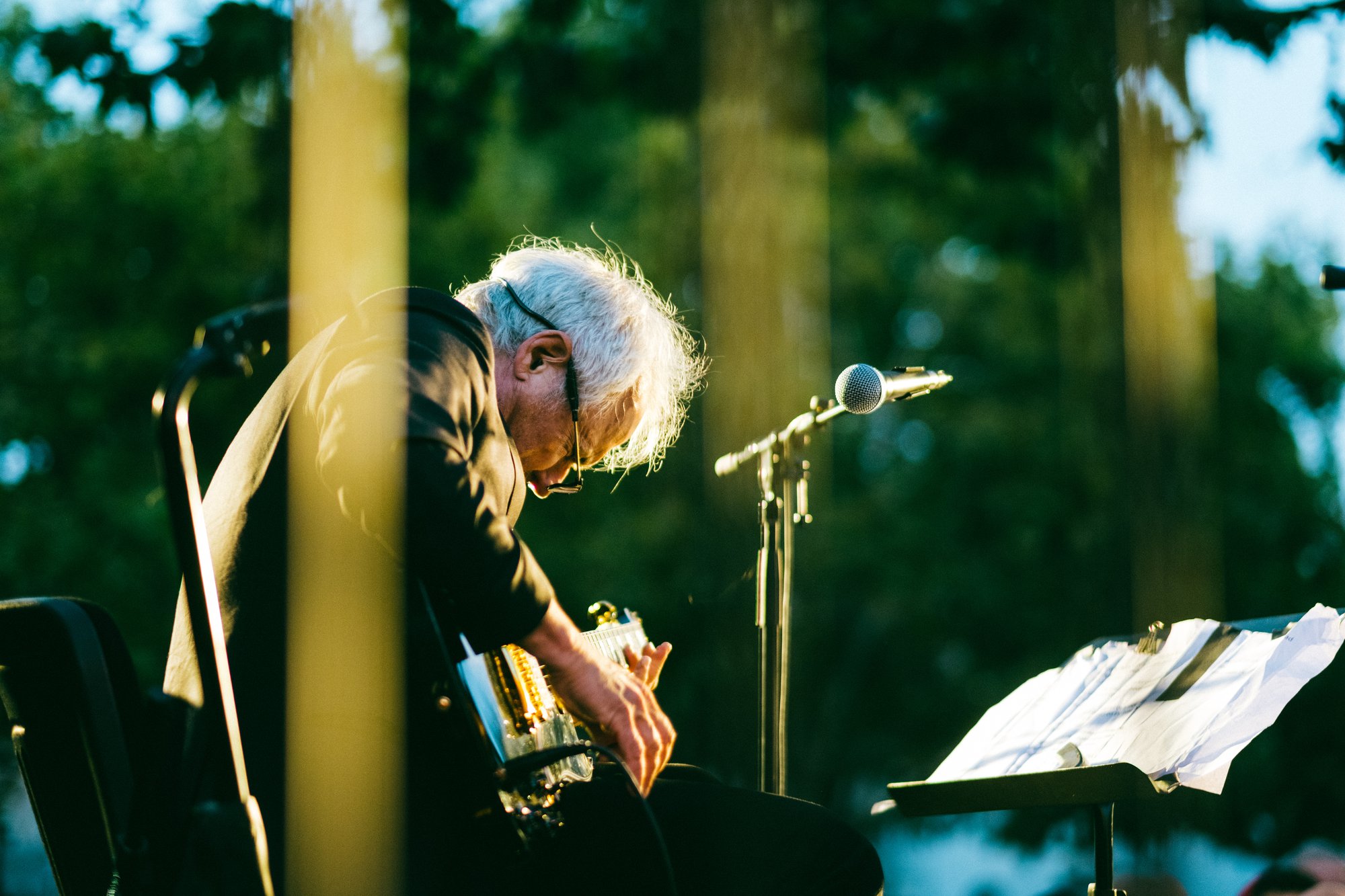 MARC RIBOT'S CERAMIC DOG | CONNECTION | 7 JUL 23
> On one of the last Inside Out evenings this year we witnessed a memorable connection with Marc Ribot's Ceramic Dog on stage. 
Photography: Vera Marmelo - Culturgest.