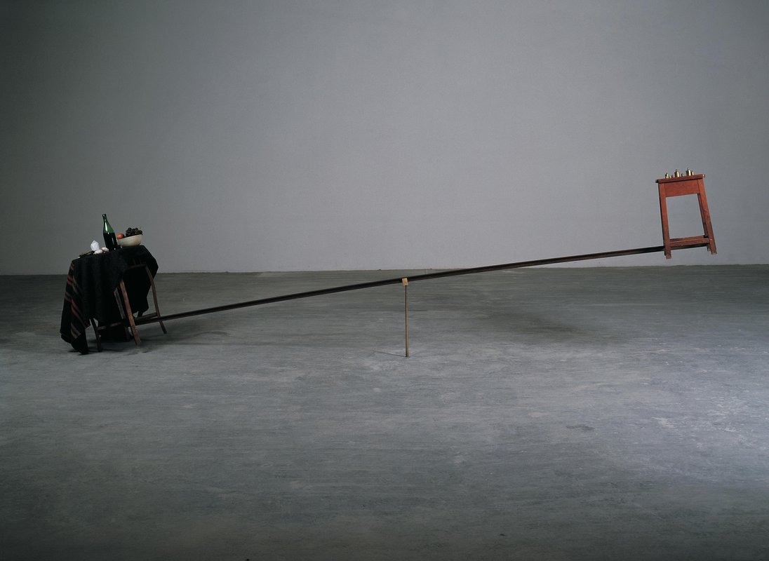 Une table qui aiguisera votre appétit - le poids poli