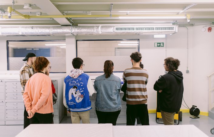 BASTIDORES EXPOSIÇÕES - Visita às reservas da Coleção de Arte da CGD