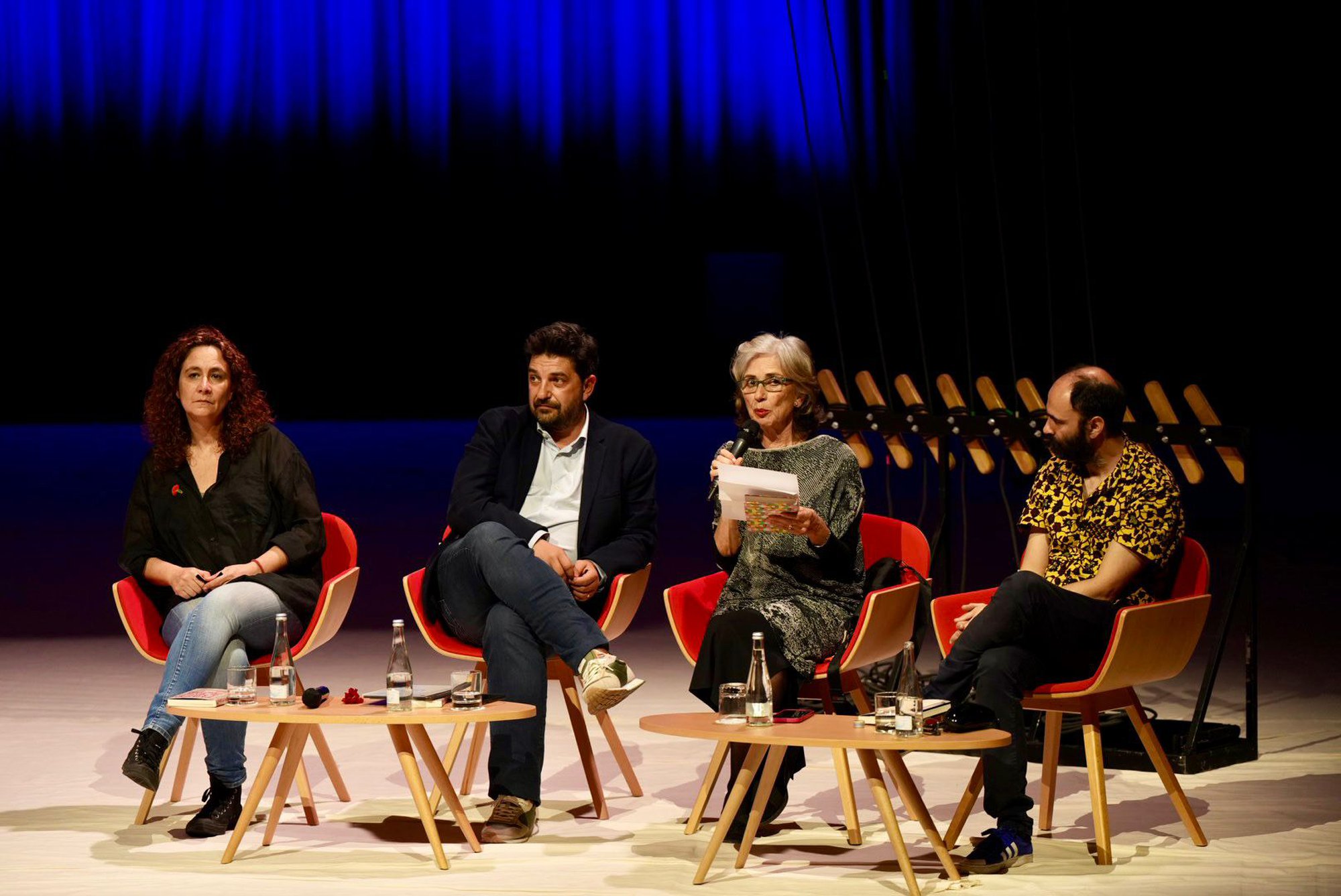 CATARINA E A BELEZA DE MATAR FASCISTAS | Apresentação do livro | 24 ABR 24
> Na noite em que apresentámos Na Medida do Impossível, de Tiago Rodrigues e na véspera de celebrarmos os 50 anos do 25 de Abril, recebemos a apresentação do livro Catarina e a Beleza de Matar Fascistas.
Fotografia: Ana Brígida